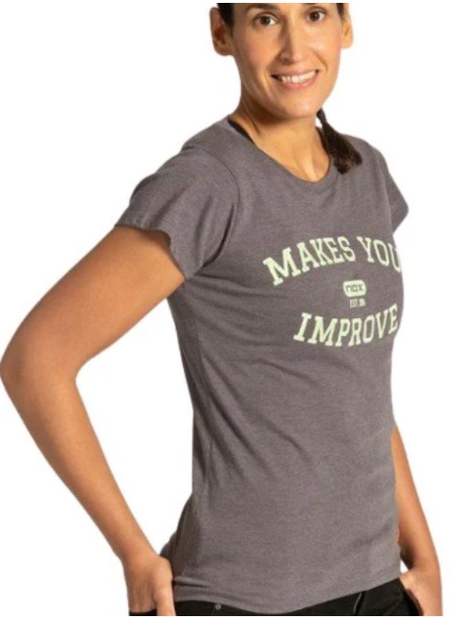 قميص نوكس كاجوال رمادي مكتوب عليه حروف باللون الليموني